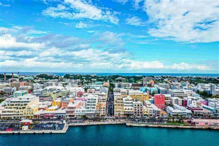 Can I live in Bermuda as British citizen?