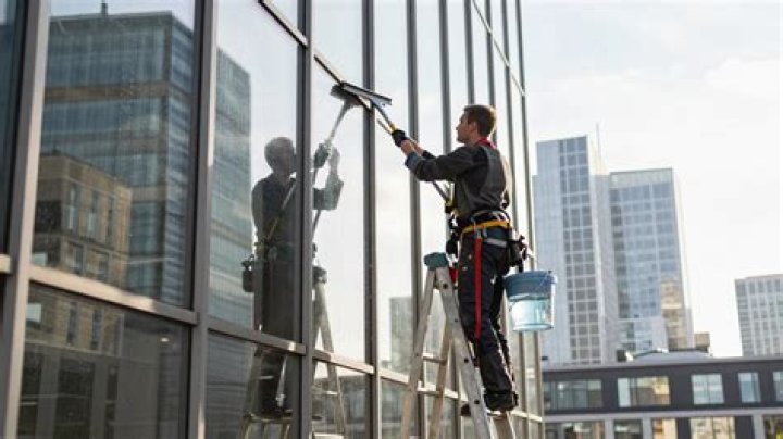 Do window cleaners need public liability?