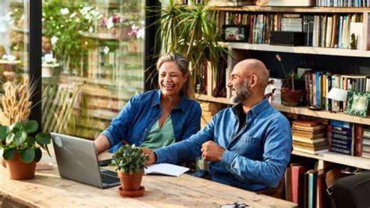 Is there a better time of year to retire for tax purposes?