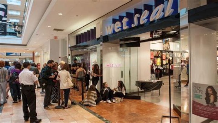 What stores went out of business in 2017?